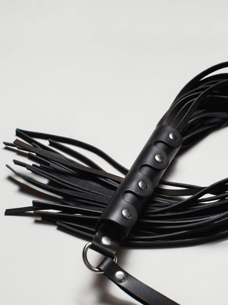 Obsidian Sting – Black Leather Flogger | New 2025 Collection