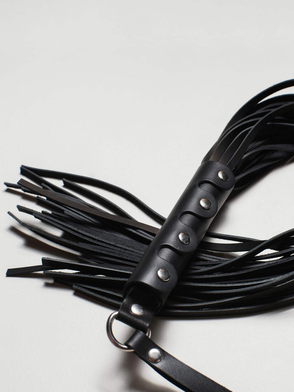 Obsidian Sting – Black Leather Flogger | New 2025 Collection